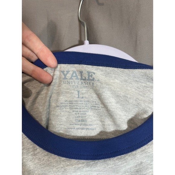 Yale University Ringer Tee Grey Navy Blue Cropped Graphic Shirt Large - Picture 3 of 4